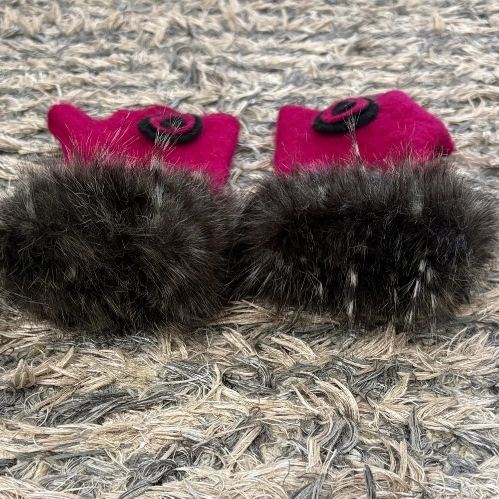 Lafenice Italian Pink Fingerless Wool Blend Gloves with Faux Fur Trim